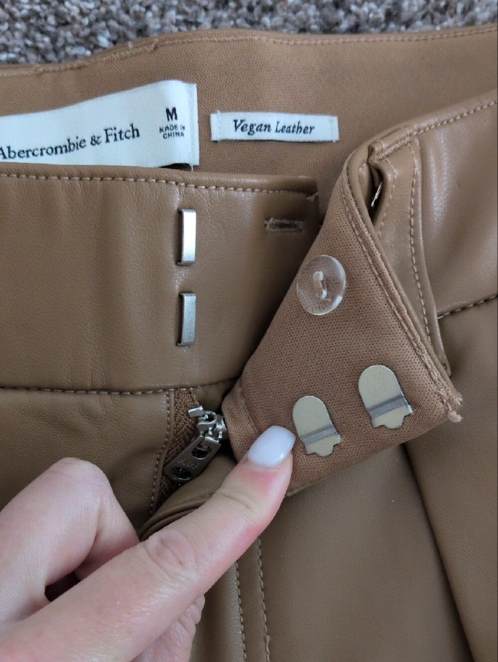 Abercrombie & Fitch Women's Tan Vegan Leather Pleated Shorts - Picture 4 of 11